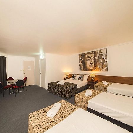רוקהמפטון Hampton Villa Motel מראה חיצוני תמונה