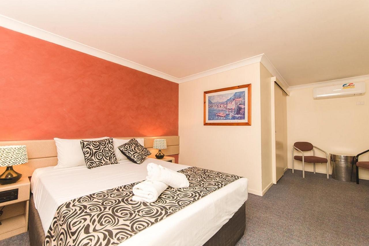 רוקהמפטון Hampton Villa Motel מראה חיצוני תמונה